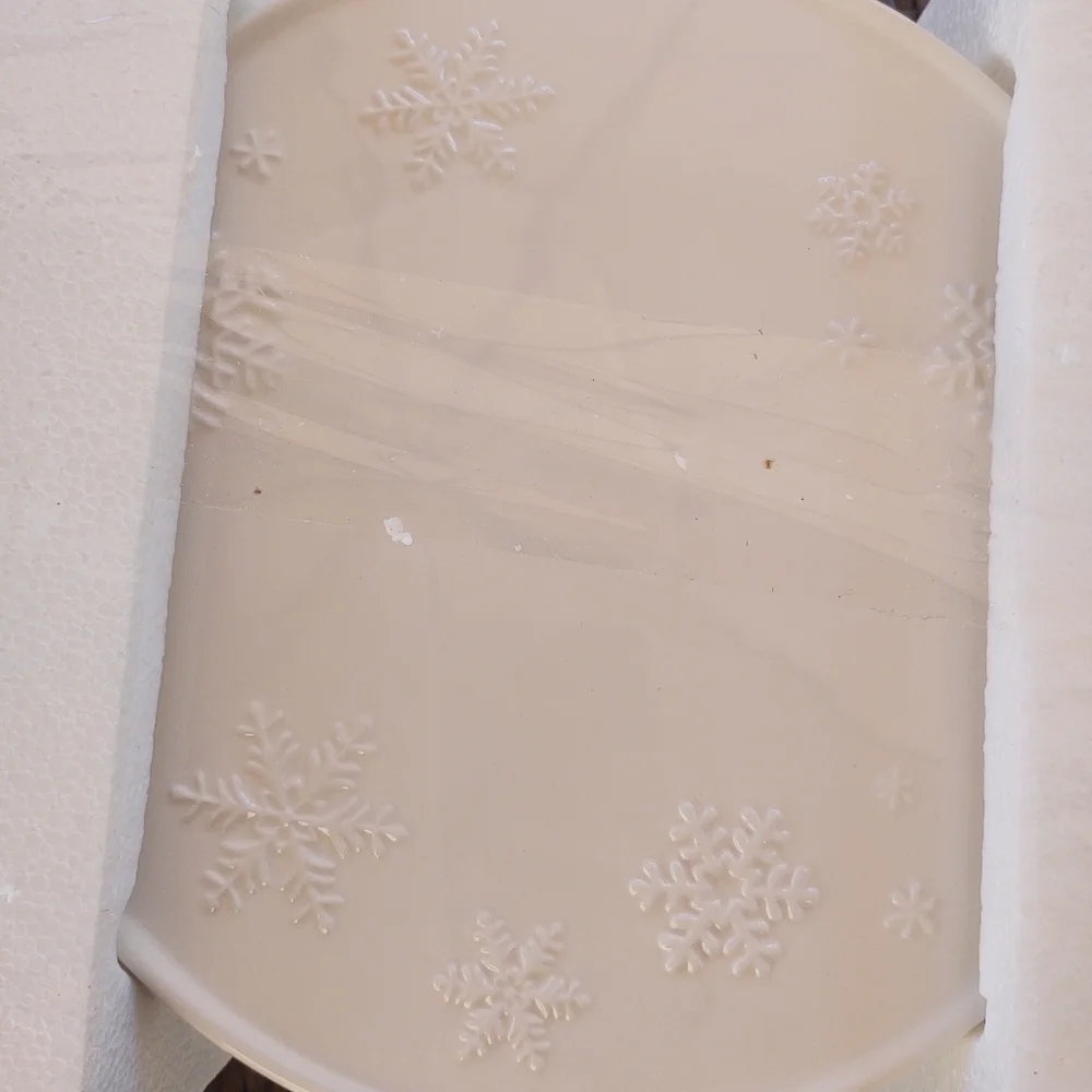 White Snowflake Pie Stand From Hallmark!